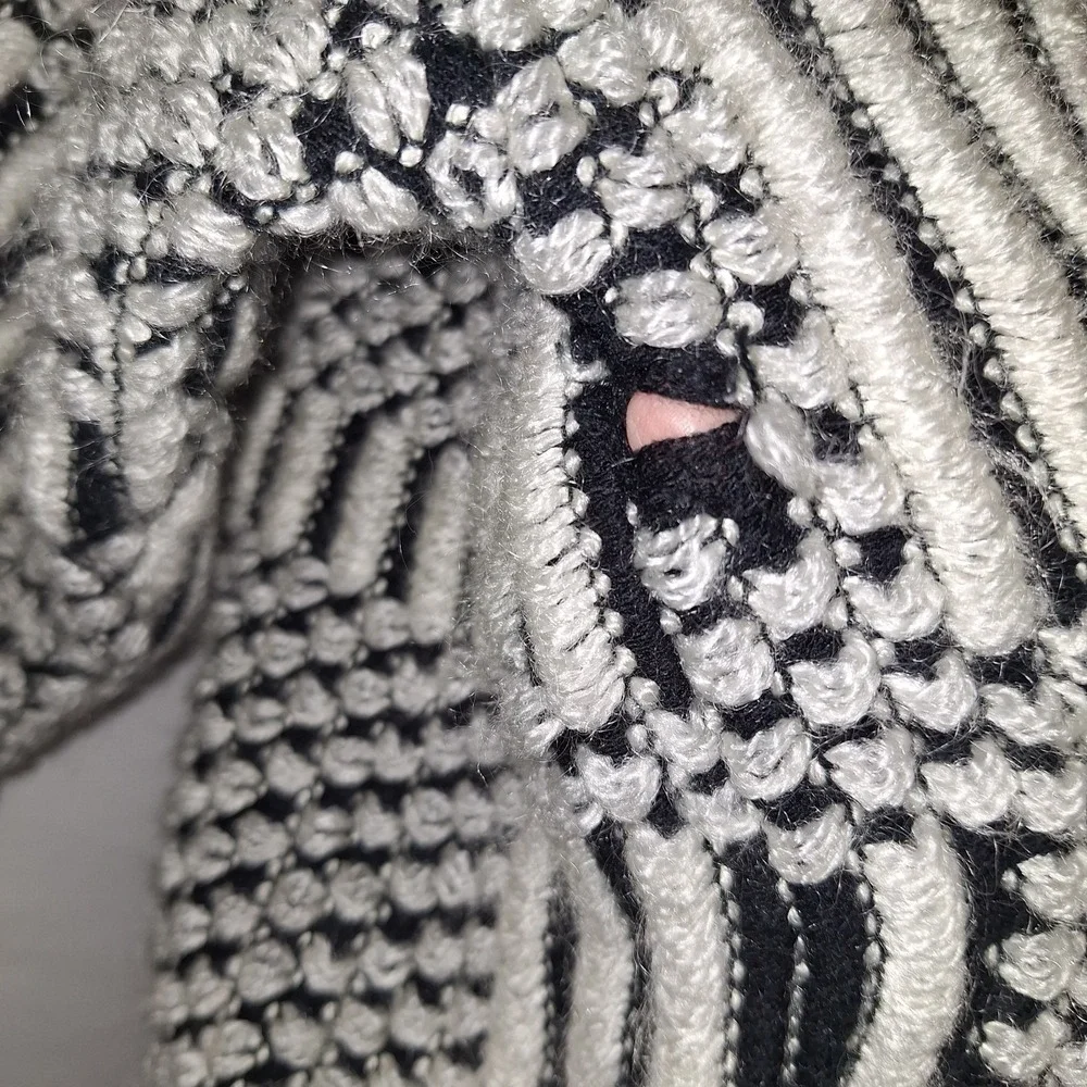 Vintage Street Scenes Sweater Mens M Black White Chunky Knit 90s Leather Patches